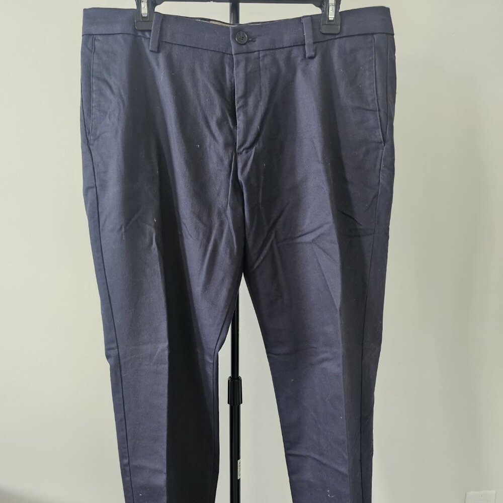 Dockers Slim Fit.  Pants.  36.. Color:  navy blue